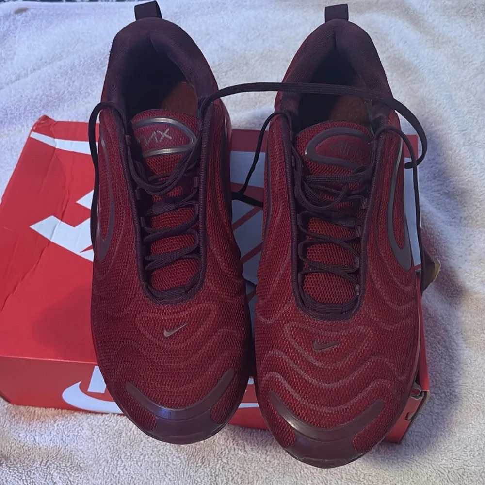 Nike Air Max 720 - COLOR RED